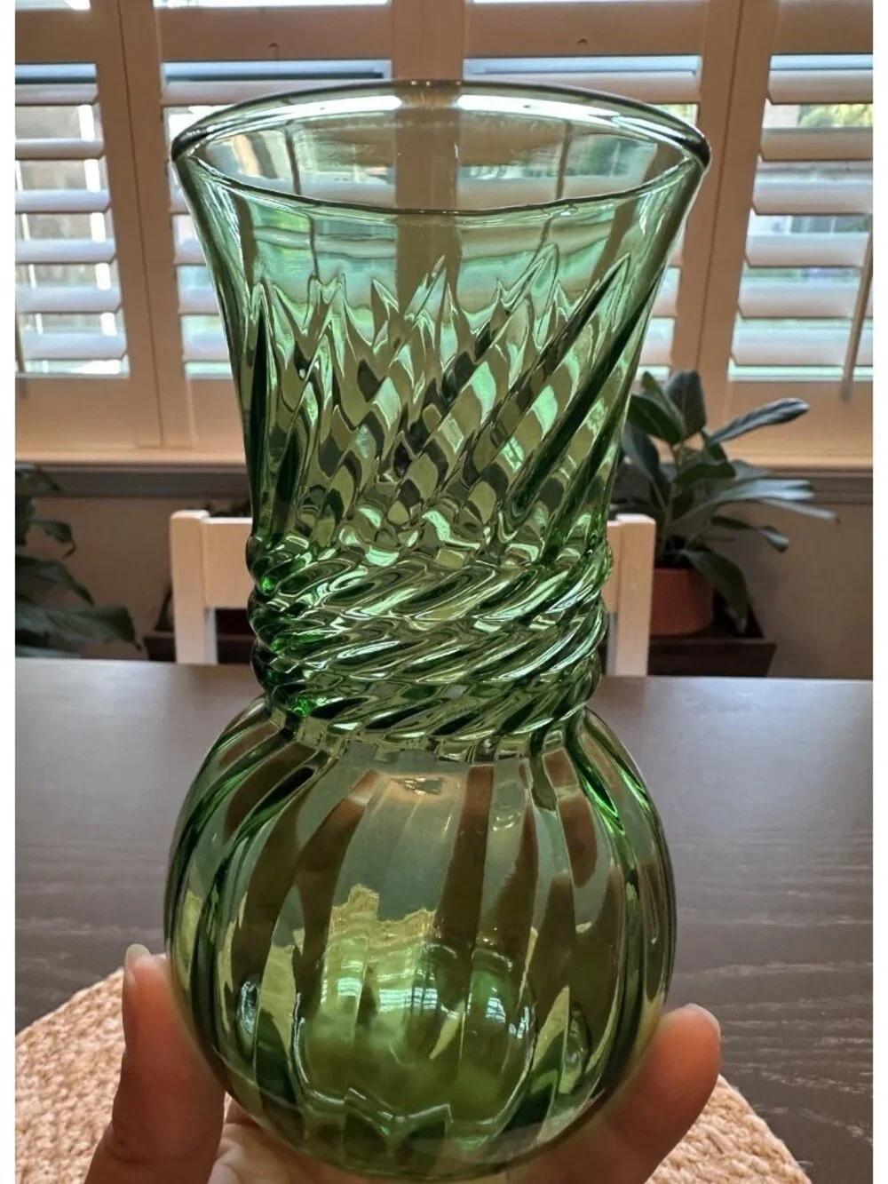 Vintage Indian Glass Vase Emerald Green Optic Swirl Rope Twist 31508 MCM 6.25